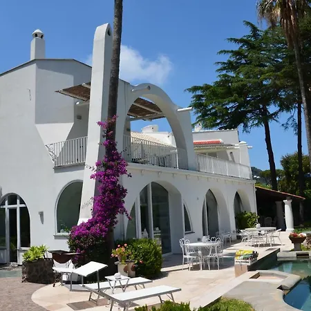 Alaide Ischia